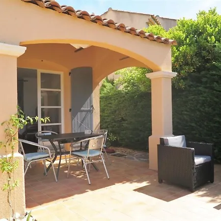 Дом отдыха Maison Lumineuse Avec Terrasse, Acces Piscines, Parking Privatif - - Fr-1-726-22