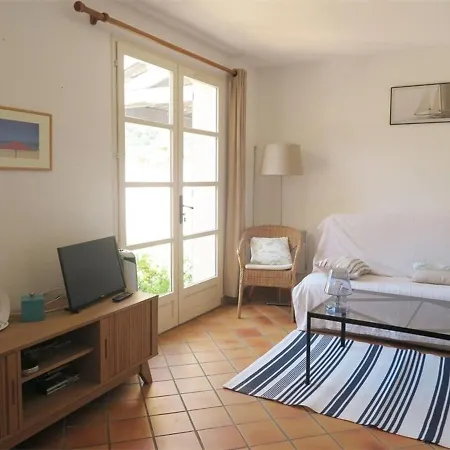 Holiday home Maison Lumineuse Avec Terrasse, Acces Piscines, Parking Privatif - - Fr-1-726-22